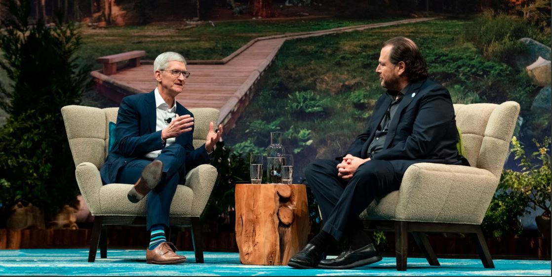 Tim Cook makes fun of android, Tim cook take a dig at google, Tim cook on android phones