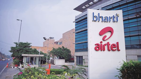 Bharti Airtel Pay Rs. 10,000 Crore To DoT After SC’s Rap