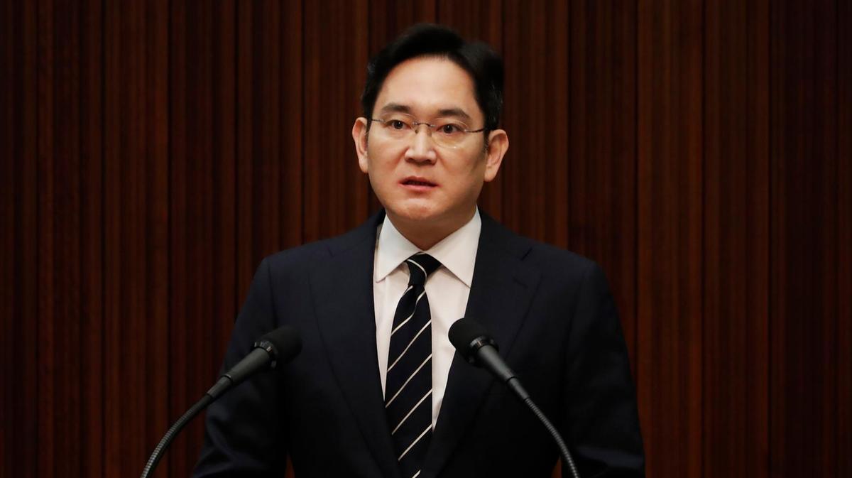 Samsung Chief Apologies Say Will End Family Rule