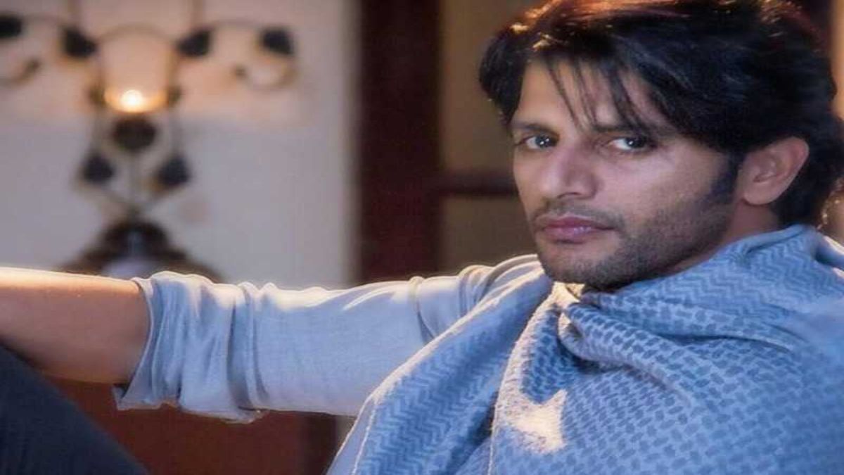 Actor Karanvir Bohra Schooled On Social Media For Double Standards