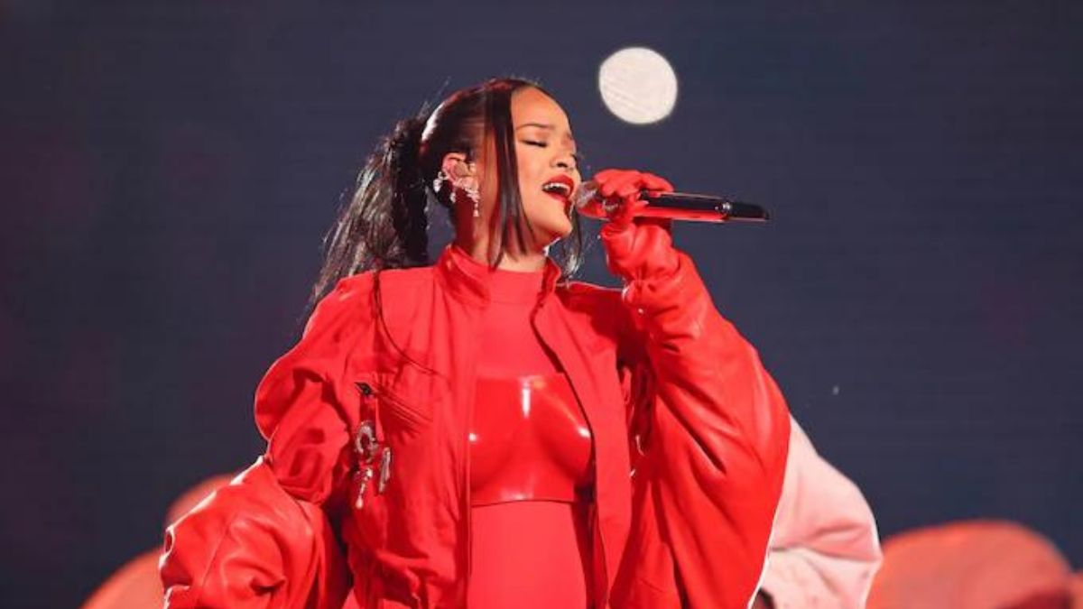 Watch Rihanna Rocks The Super Bowl With Epic Performance