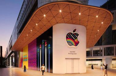 Apple First Store In India Opens In Mumbai