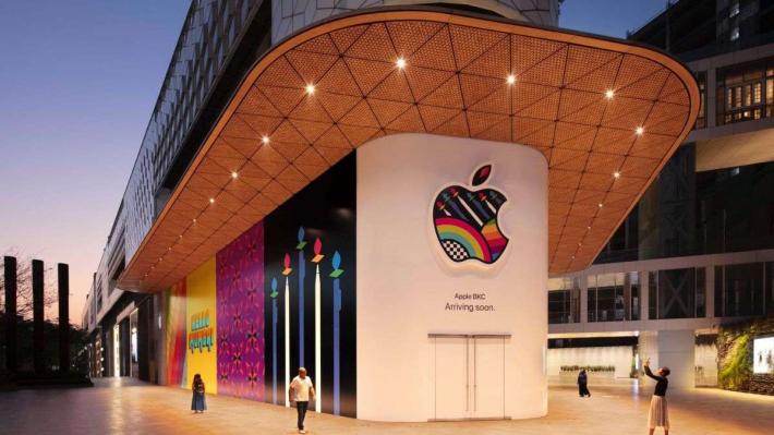 Apple First Store In India Opens In Mumbai